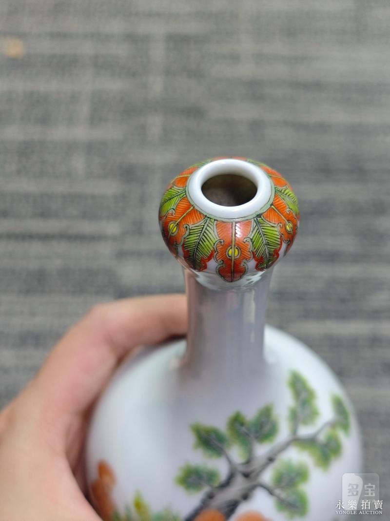 民国 珐琅彩西洋人物诗文蒜头瓶 - 图7